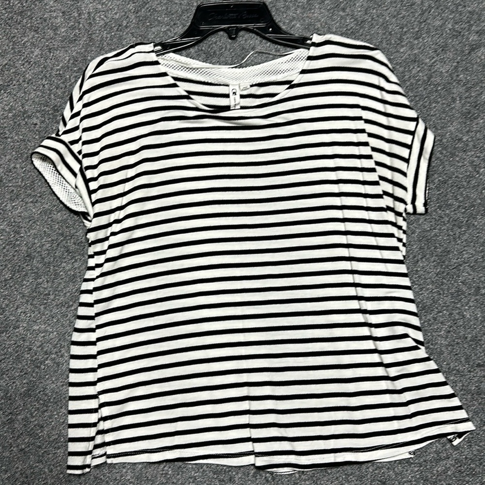 Cable and gauge small stripped black and white tee